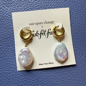 FabFitFun Gold and Iridescent Pearl Earrings
